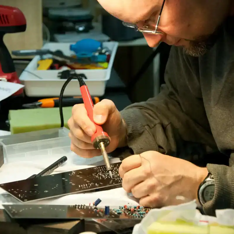 PCB soldering with a solder gun