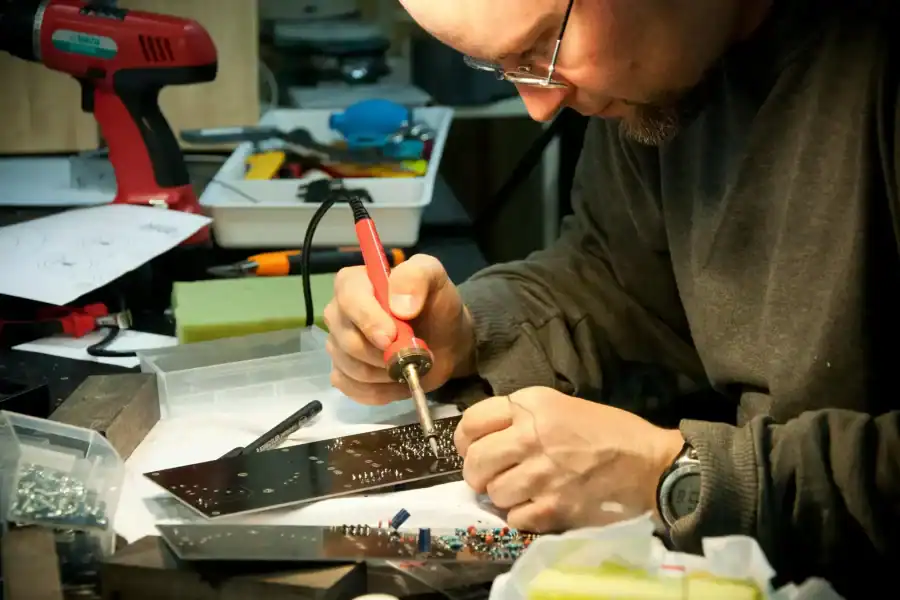 PCB soldering with a solder gun